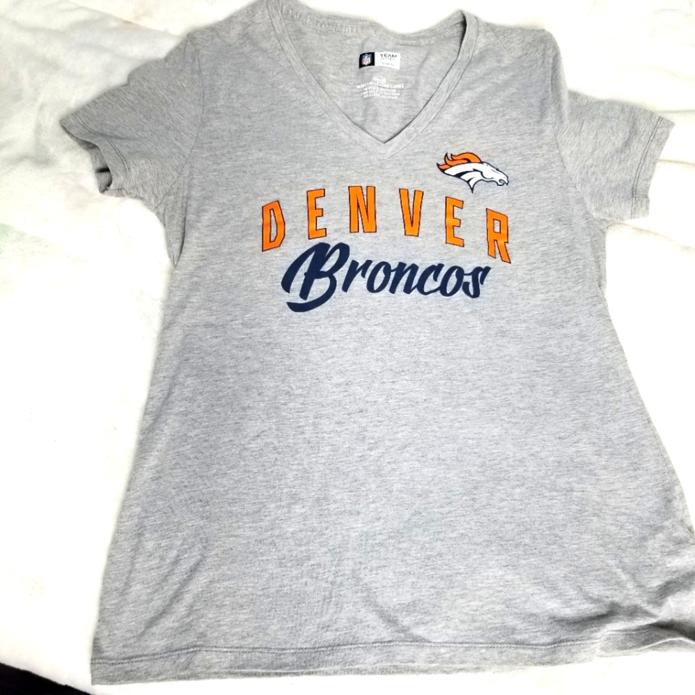 Bronco Tshirt, Size Med Women's.  A7